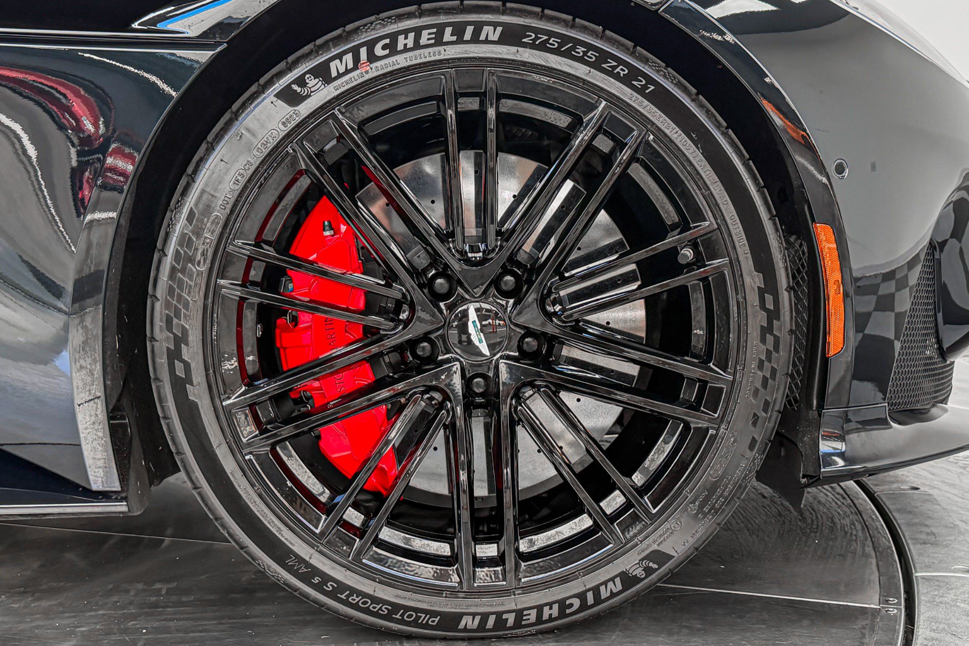Used 2024 Aston Martin DB12 Coupe RWD image 29