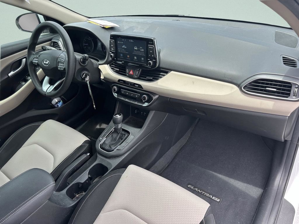 Used 2020 Hyundai Elantra GT FWD image 14