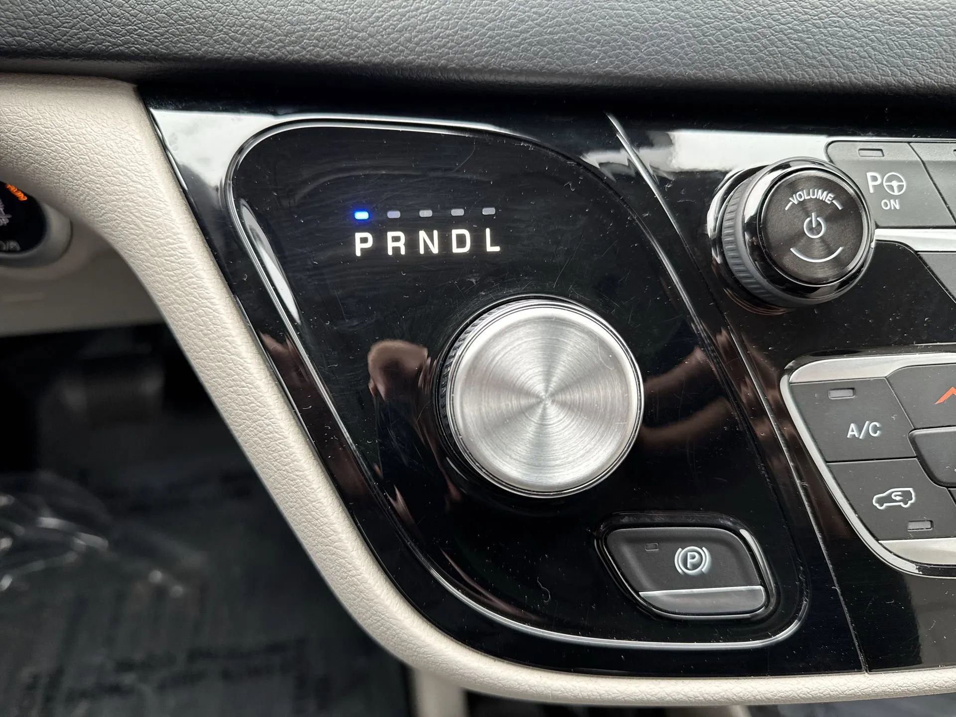 Used 2018 Chrysler Pacifica Touring-L Plus w/ Advanced Safetytec Group image 23