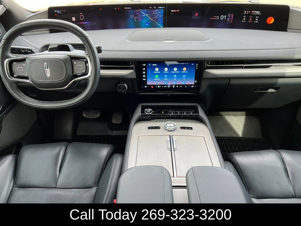 Used 2025 Lincoln Navigator Reserve w/ Jet Appearance Package image 2