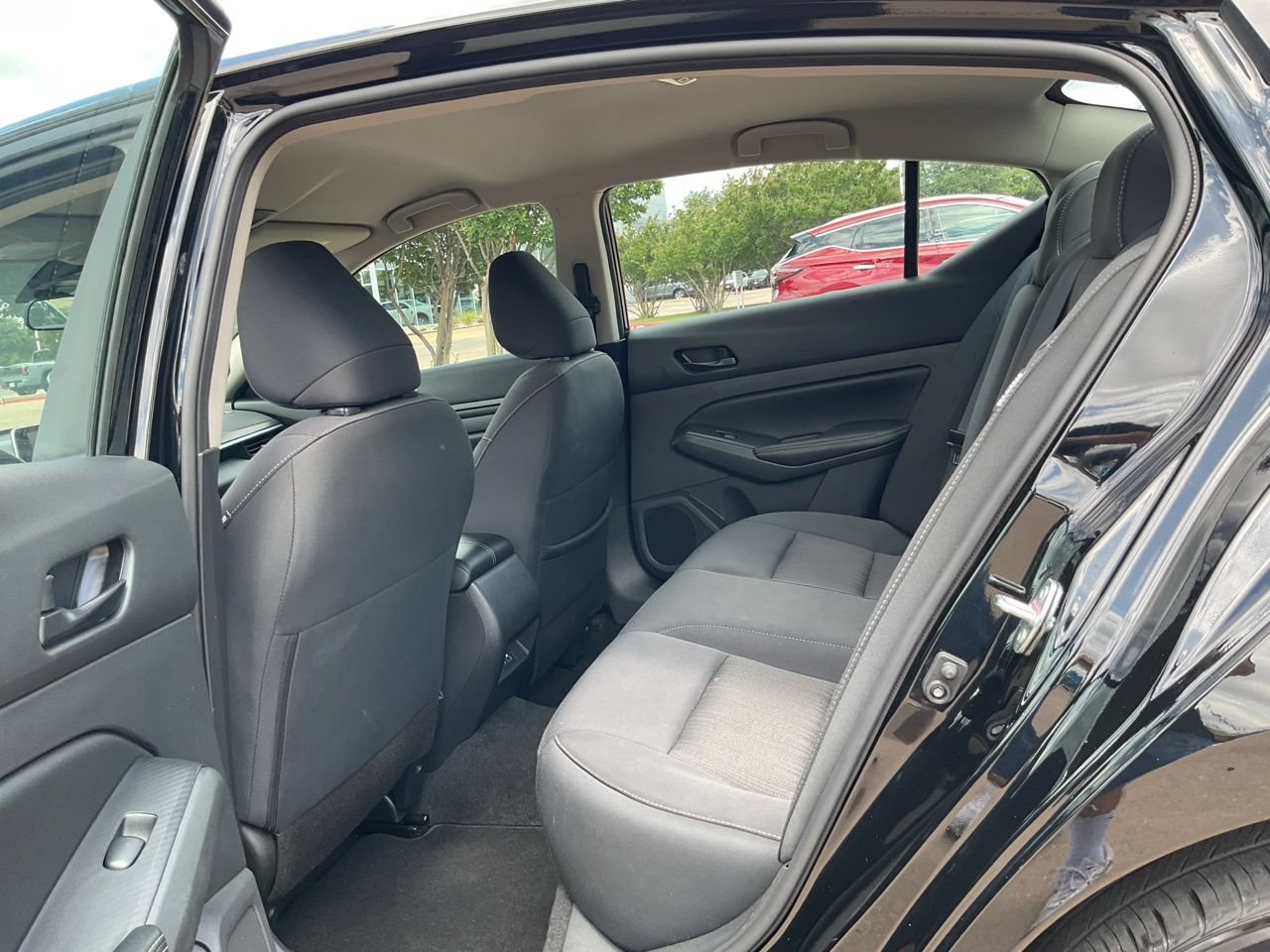 Used 2025 Nissan Altima 2.5 SV FWD image 10