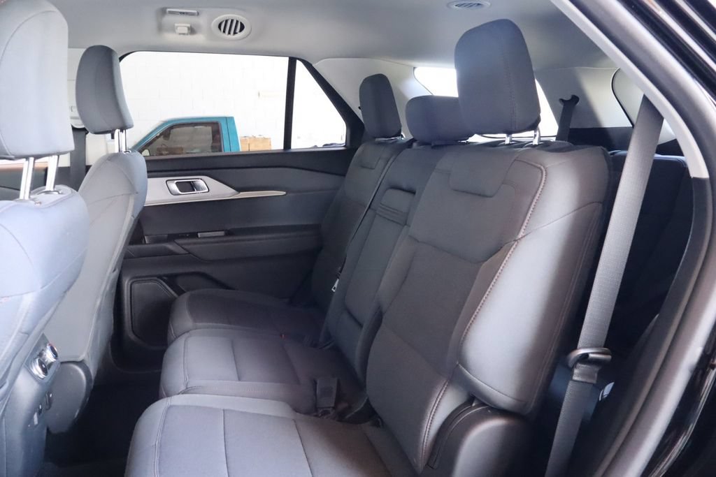 Used 2025 Ford Explorer Active RWD image 38