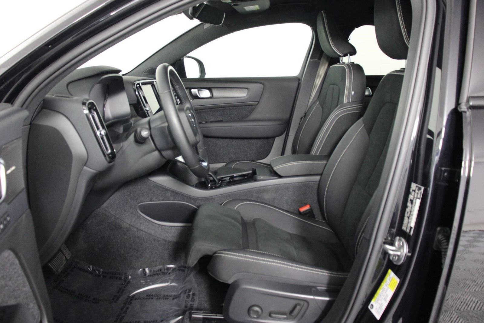 Certified 2023 Volvo C40 P8 Recharge Ultimate w/ Protection Package Premier AWD/4WD image 29