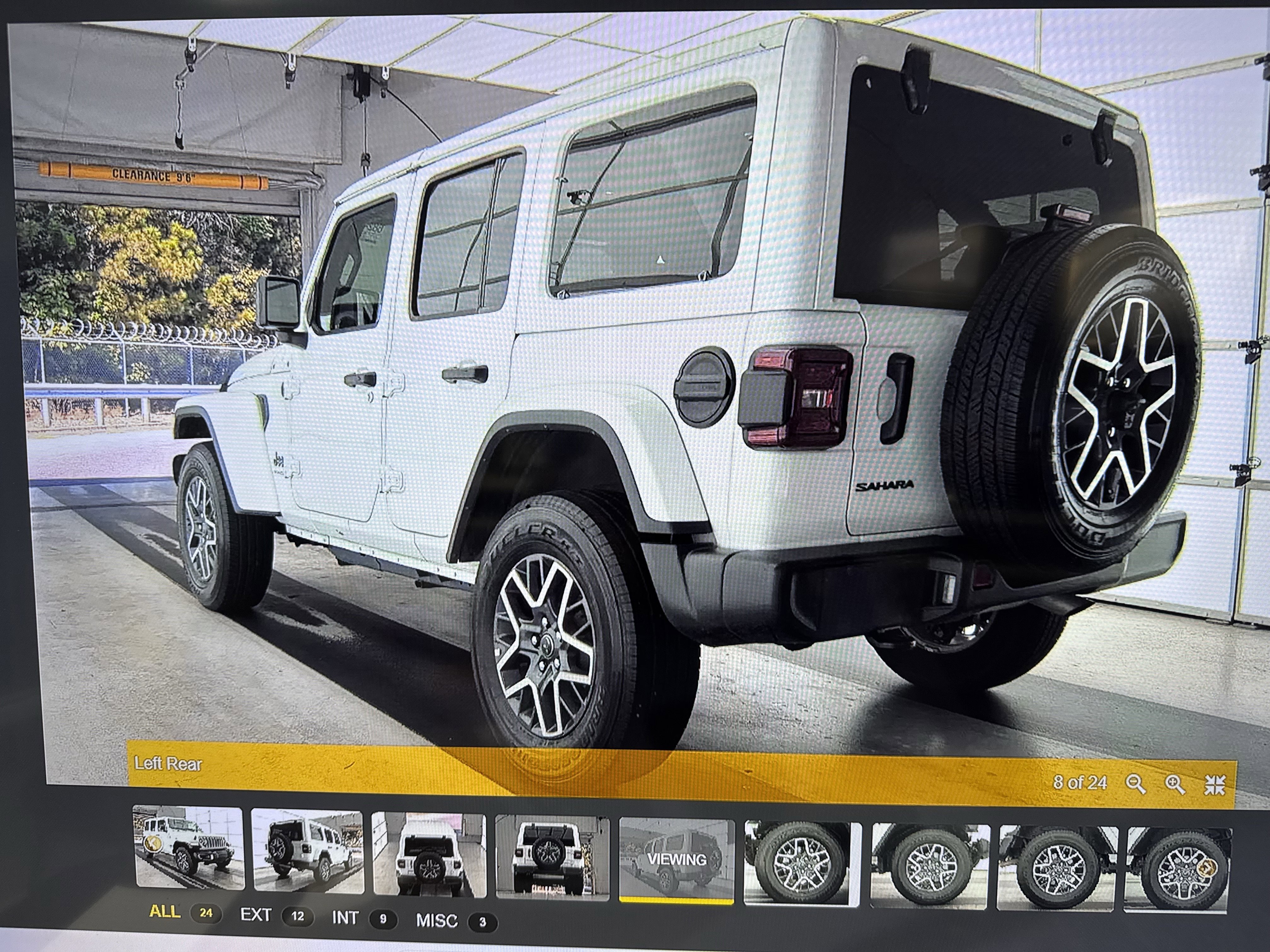 Used 2025 Jeep Wrangler Sahara image 7