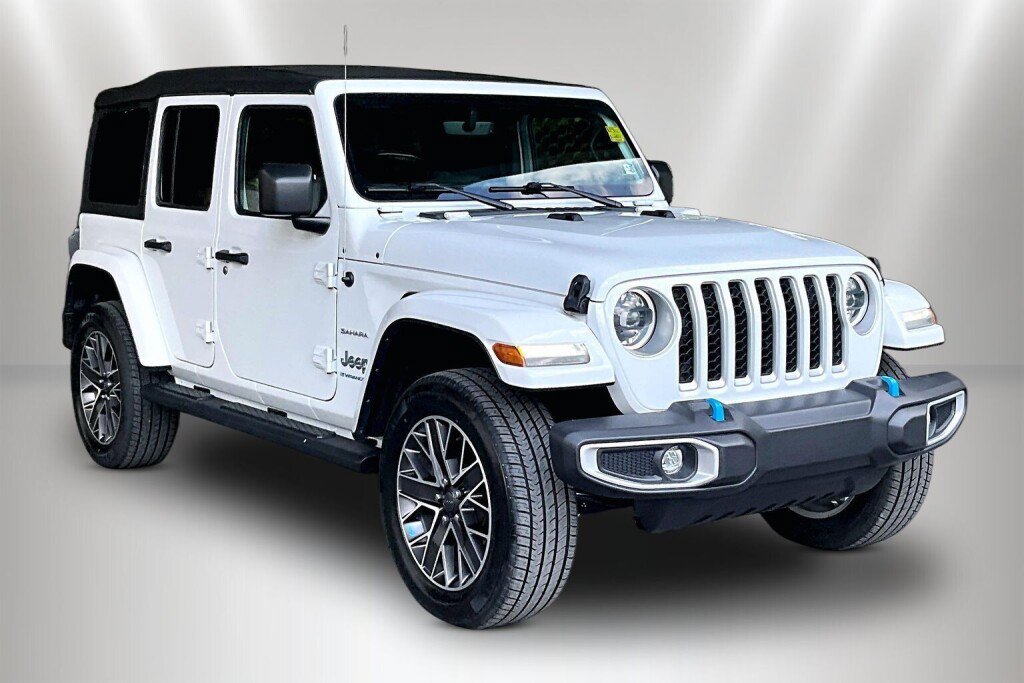 Used 2023 Jeep Wrangler Unlimited Sahara w/ Cold Weather Group AWD/4WD image 1