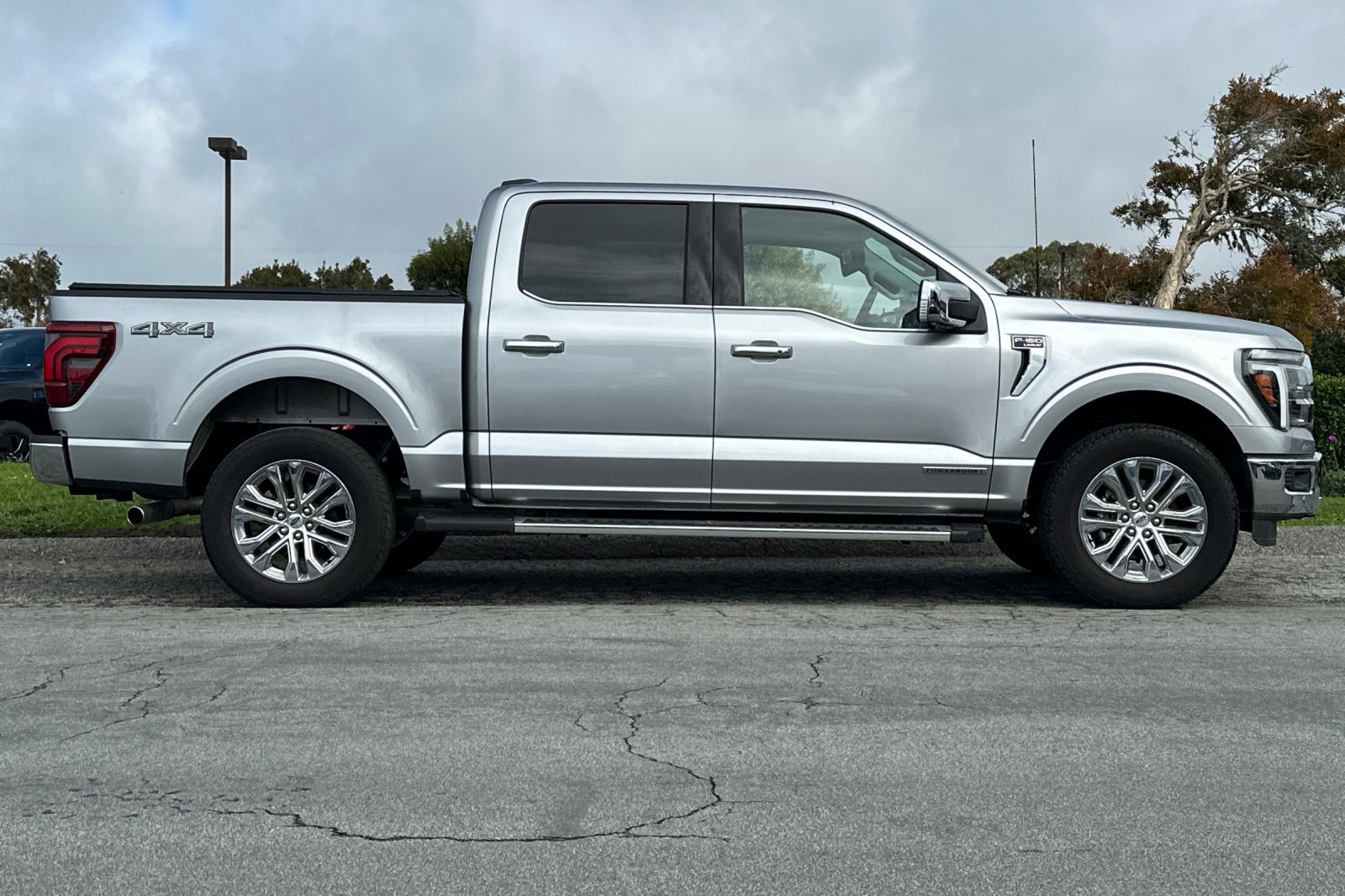 Used 2025 Ford F150 Lariat w/ Equipment Group 501A Mid image 6