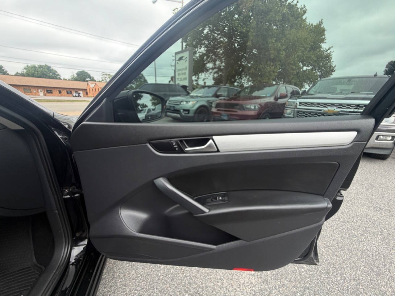 Used 2013 Volkswagen Passat 2.5 SE FWD image 36
