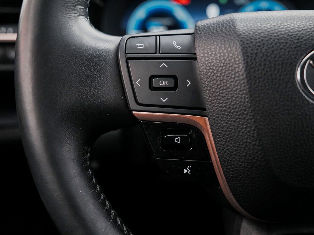 Used 2023 Toyota Crown XLE image 23