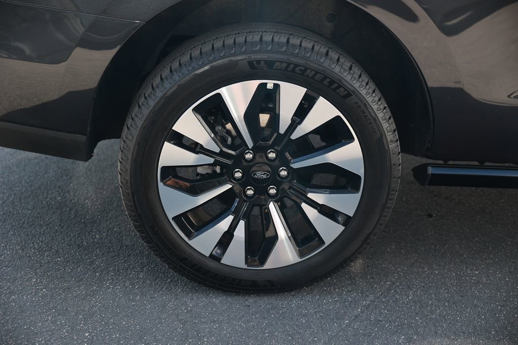 Used 2025 Ford Expedition Platinum w/ Driver's Package image 9