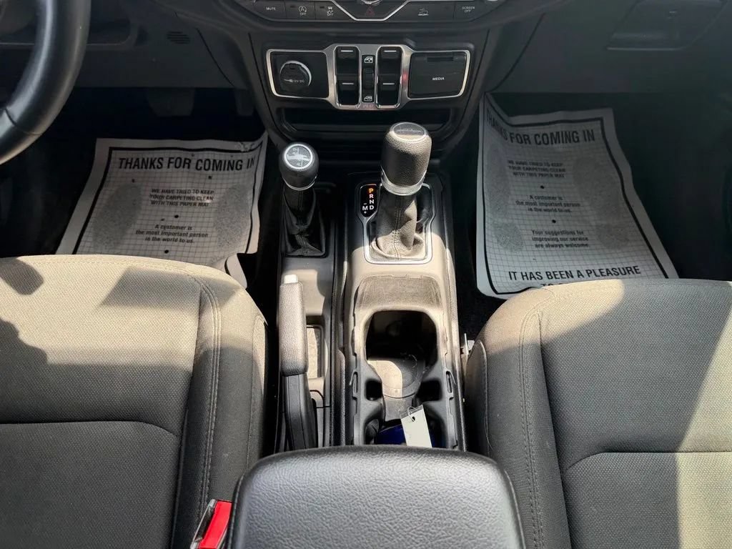 Used 2021 Jeep Gladiator Sport AWD/4WD image 23