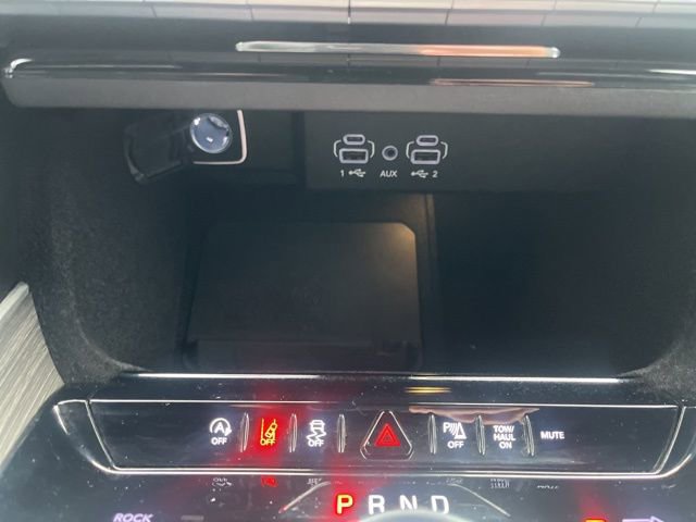 Used 2023 Jeep Wagoneer Series III w/ Preferred Equipment Group image 25