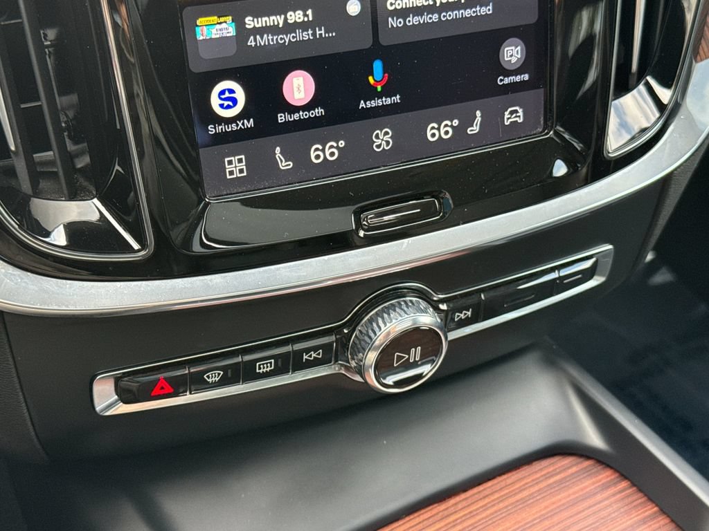 Certified 2024 Volvo S60 B5 Plus AWD/4WD image 19