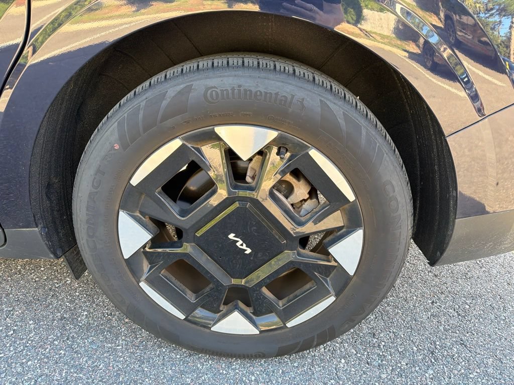 Certified 2025 Kia Carnival EX FWD image 28