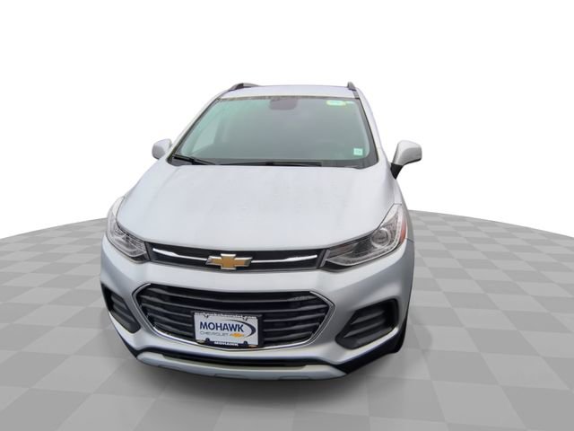 Used 2022 Chevrolet Trax LT w/ LT Convenience Package image 3