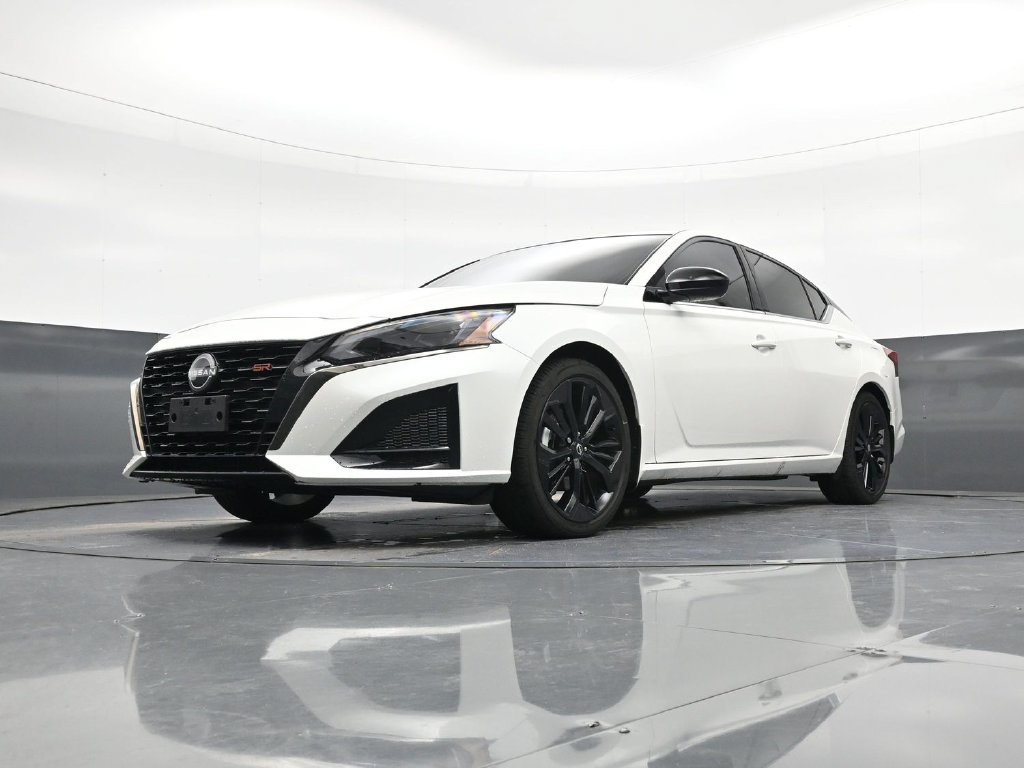 Used 2025 Nissan Altima 2.5 SR w/ SR Premium Package FWD image 22
