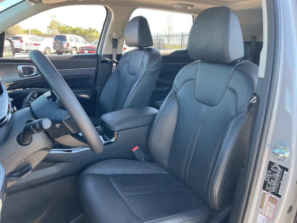 Used 2025 Kia Sorento SX image 24