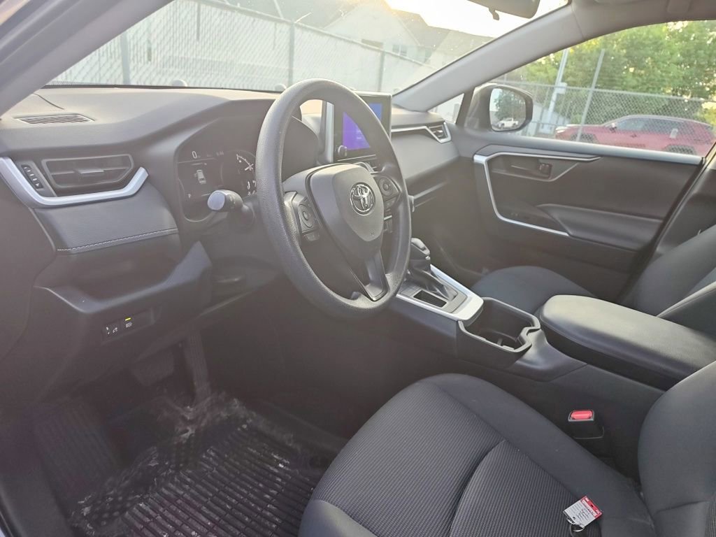 Used 2023 Toyota RAV4 LE FWD image 7