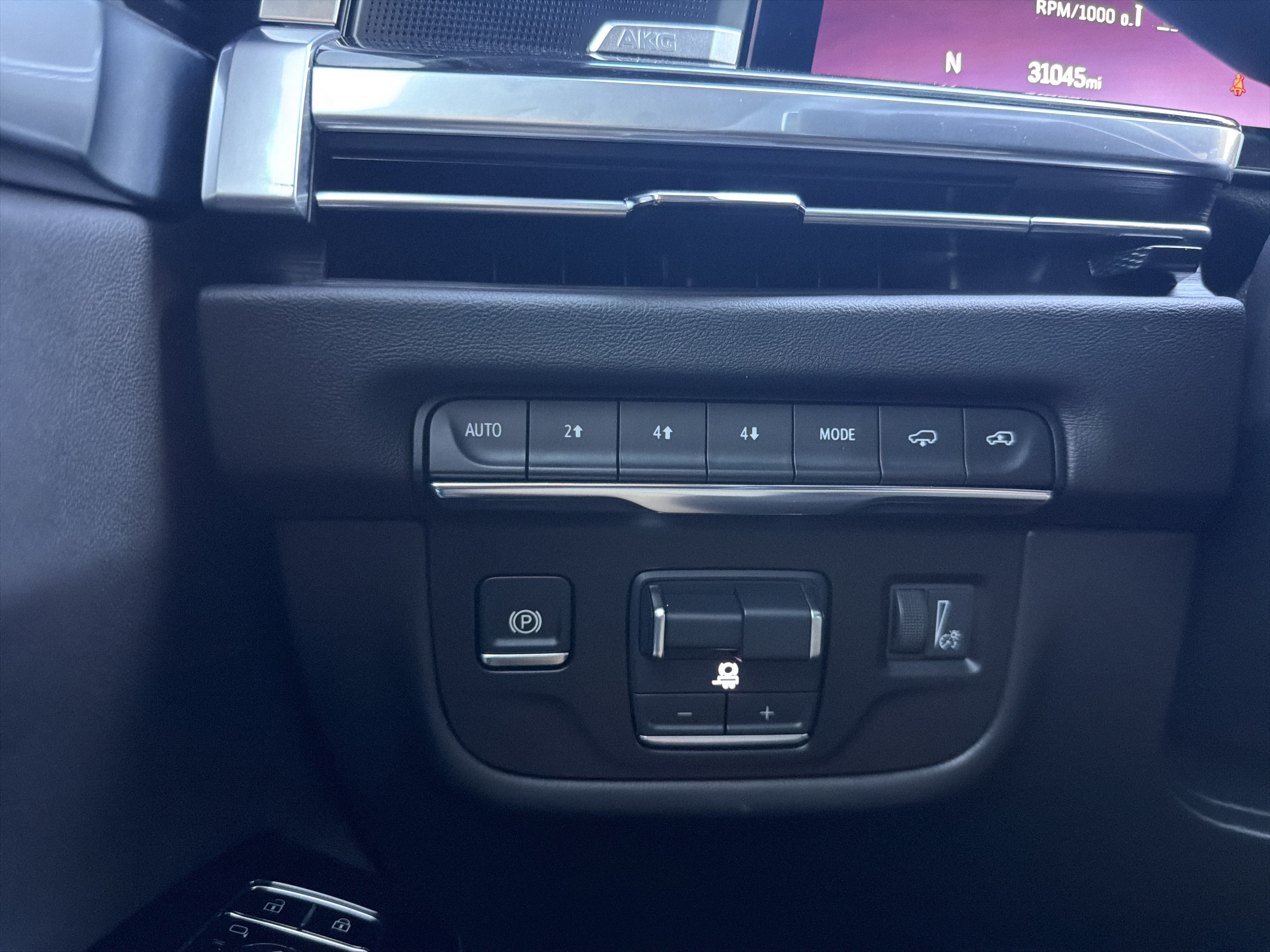 Used 2025 Cadillac Escalade Sport w/ Touring Package AWD/4WD image 33