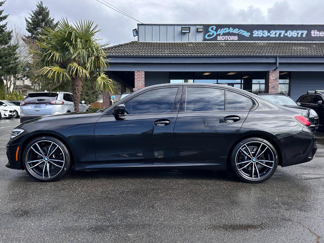 Used 2019 BMW 330i Sedan w/ M Sport Package image 3