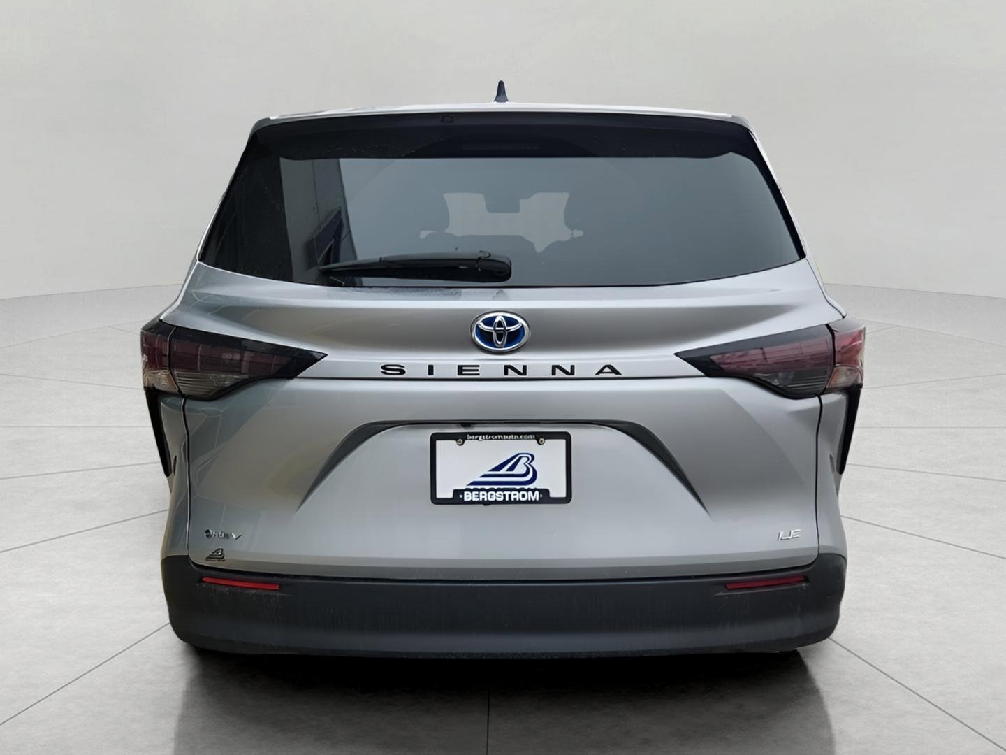 Used 2025 Toyota Sienna LE image 39