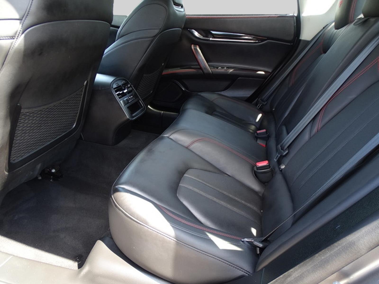 Used 2018 Maserati Quattroporte S GranSport Q4 AWD/4WD image 7