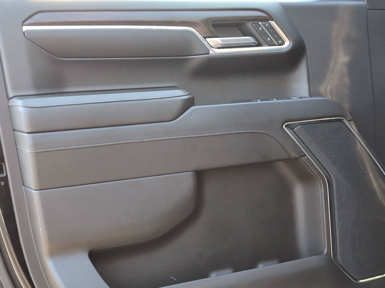 Used 2024 GMC Sierra 1500 SLT AWD/4WD image 19