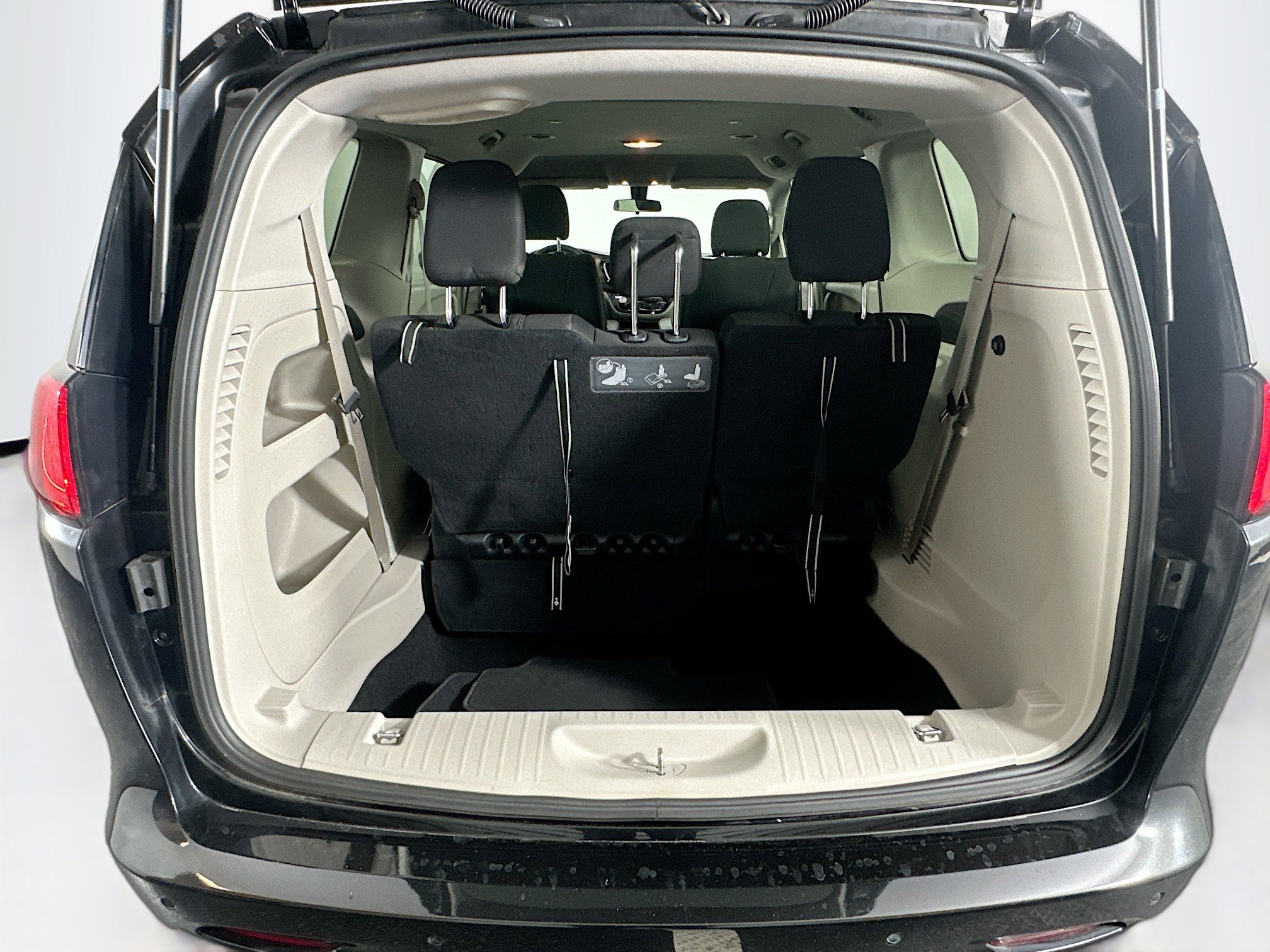 Used 2018 Chrysler Pacifica L image 28