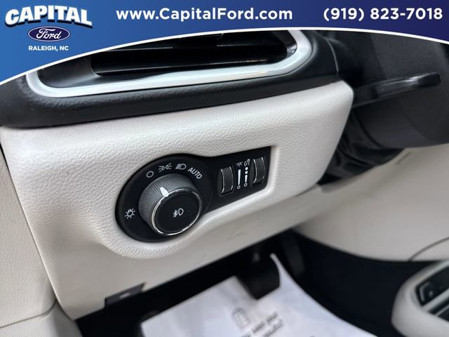 Used 2023 Chrysler Pacifica Touring-L FWD image 22