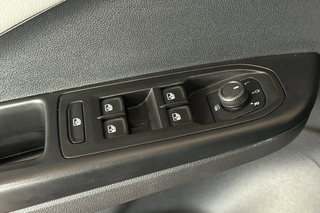 Certified 2022 Volkswagen Taos SE image 14