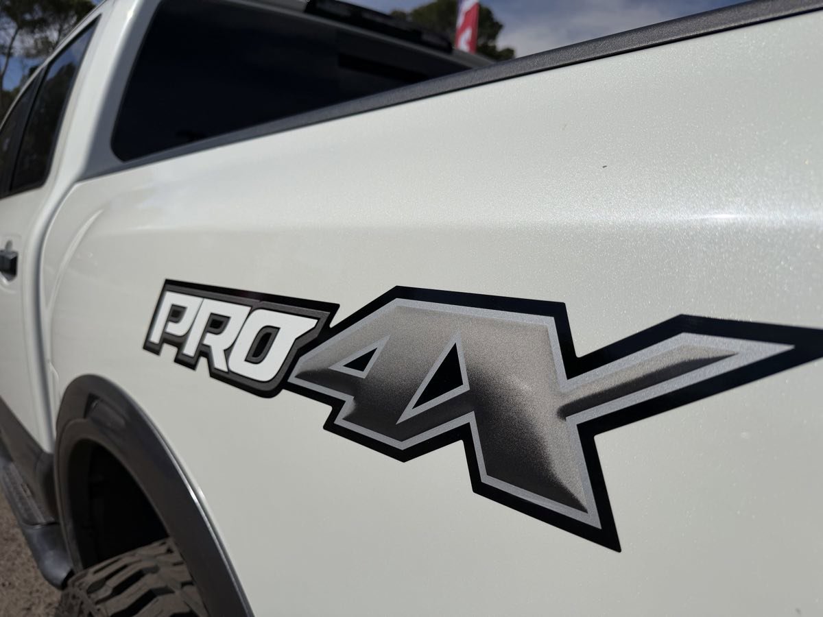 Used 2018 Nissan Titan PRO-4X w/ Pro-4x Utility Package AWD/4WD image 7