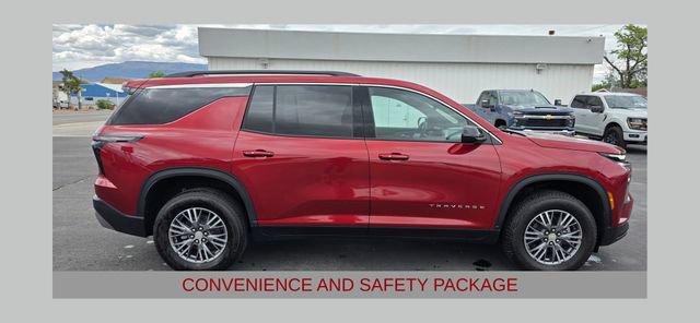 Used 2025 Chevrolet Traverse LT FWD image 1