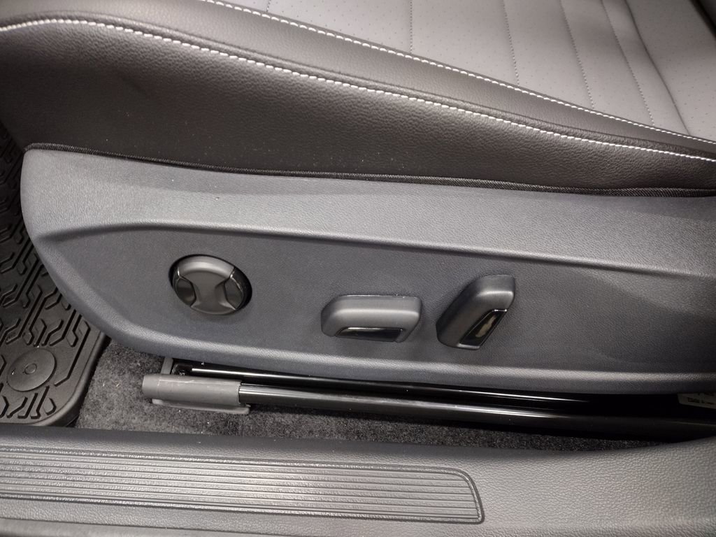 New 2025 Volkswagen Jetta SE image 18