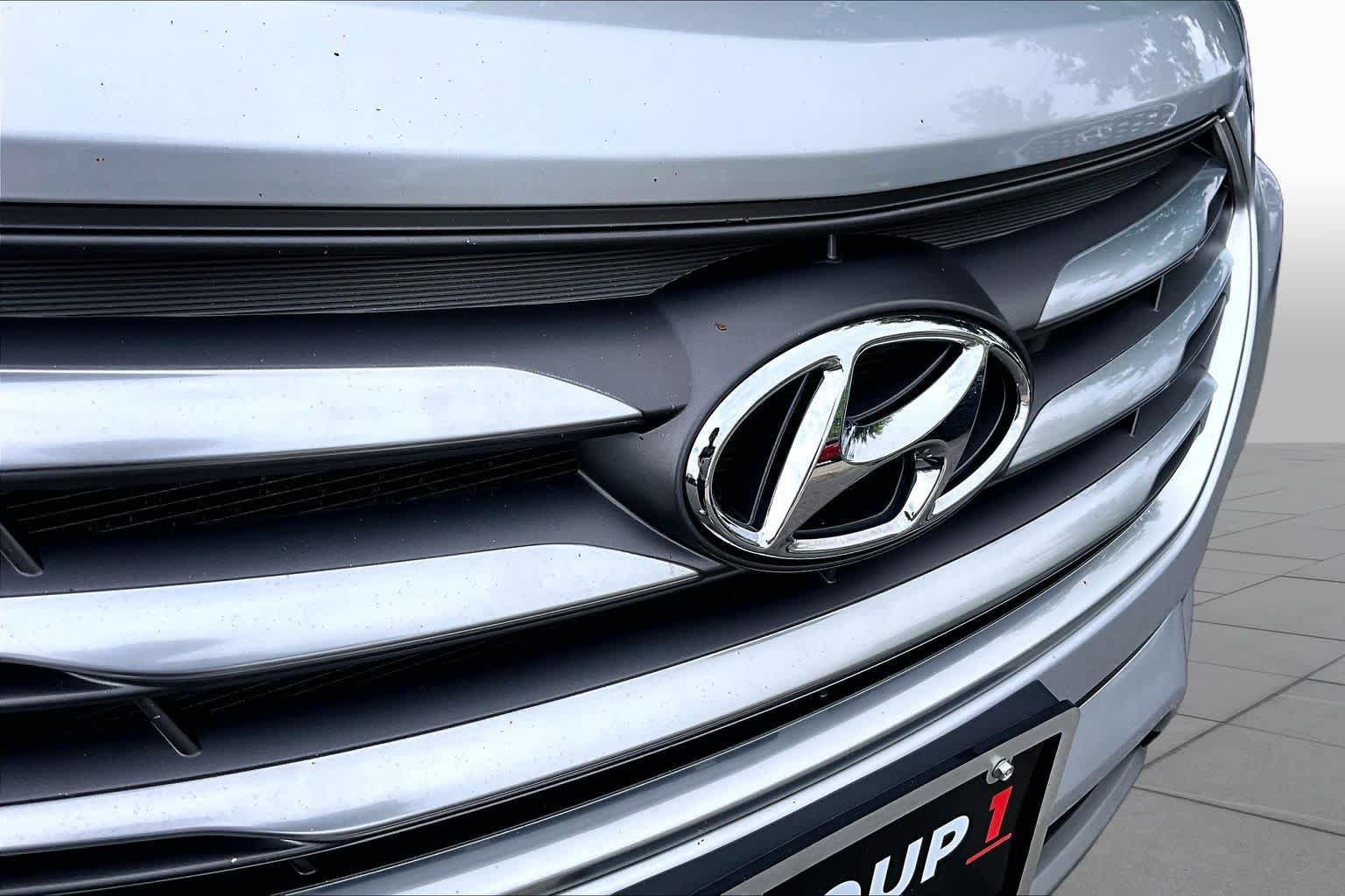 Used 2018 Hyundai Santa Fe Sport w/ 2.4L Value Package 02 AWD/4WD image 28