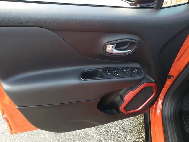 Used 2016 Jeep Renegade Trailhawk image 11