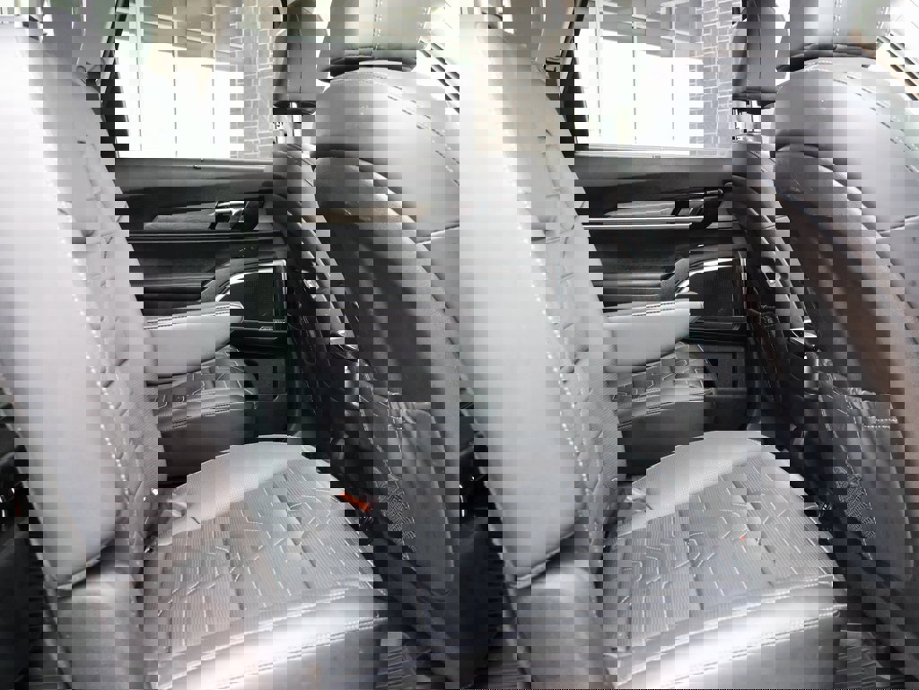 Used 2022 Kia Telluride SX w/ SX Prestige Package image 13