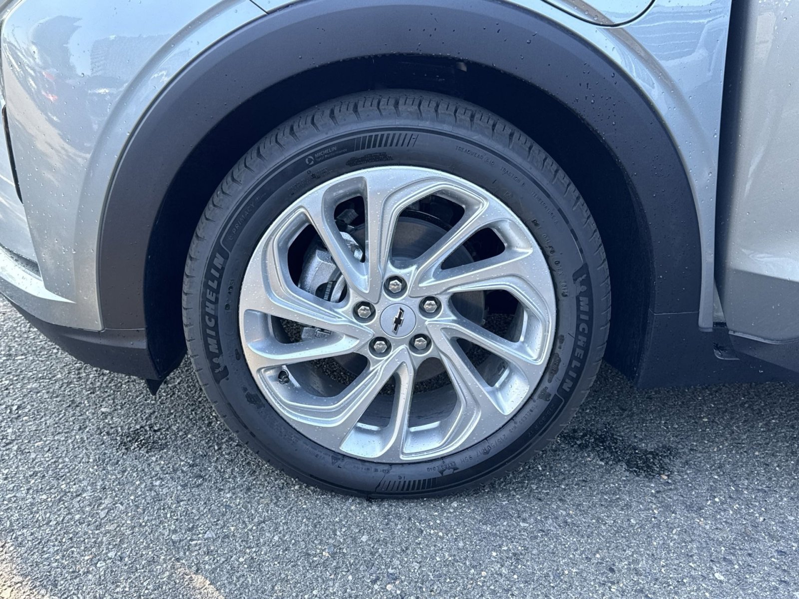 New 2027 Chevrolet Bolt LT FWD image 12