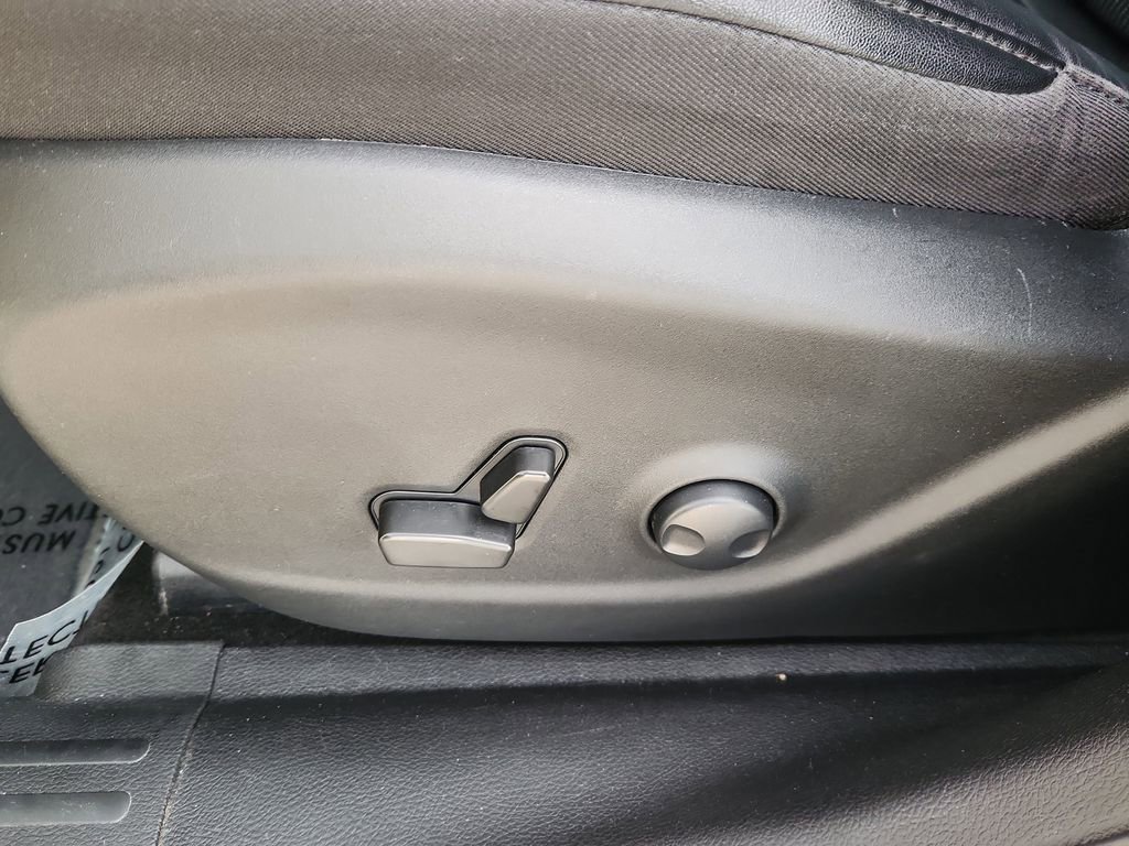 Used 2022 Jeep Cherokee Limited w/ Elite Package image 8