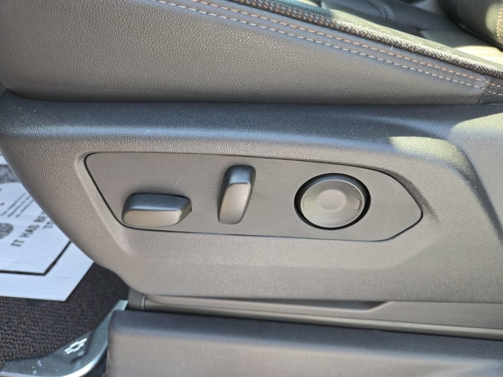 Certified 2025 Chevrolet Silverado 2500 High Country w/ High Country Premium Package AWD/4WD image 17