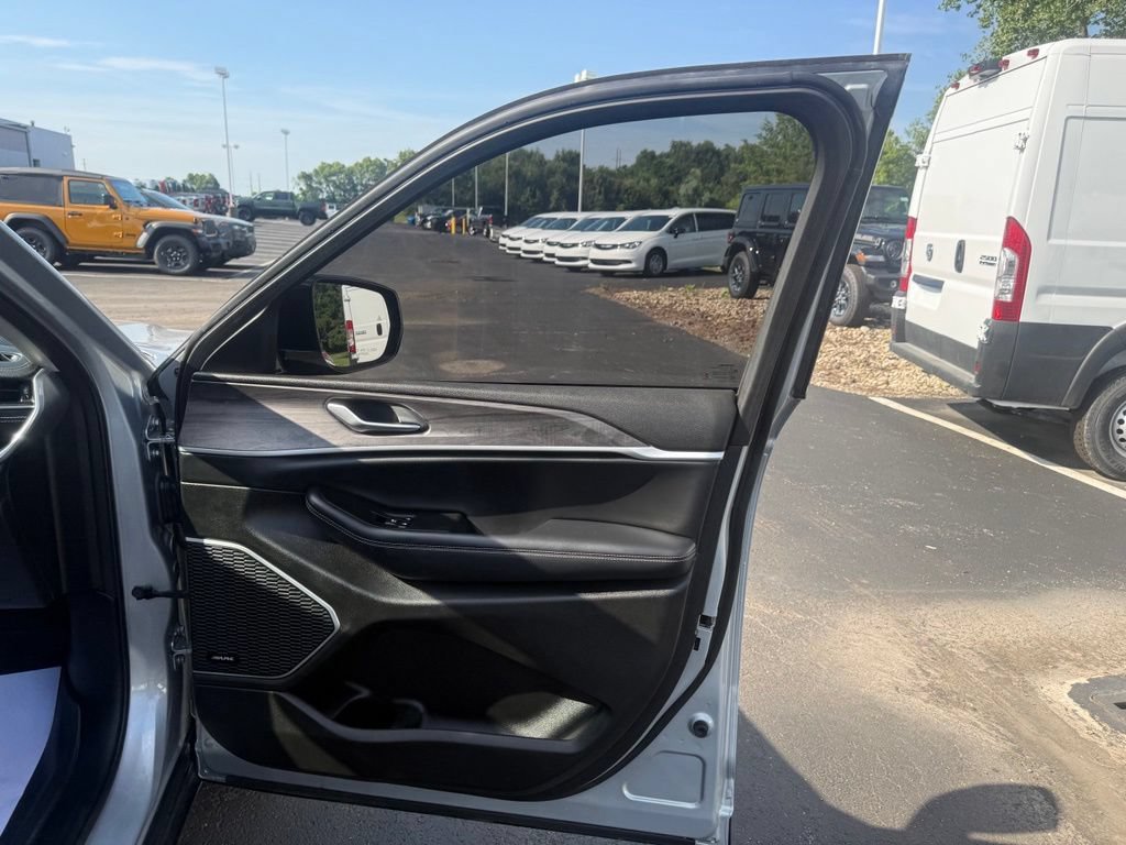 Used 2021 Jeep Grand Cherokee L Limited AWD/4WD image 59