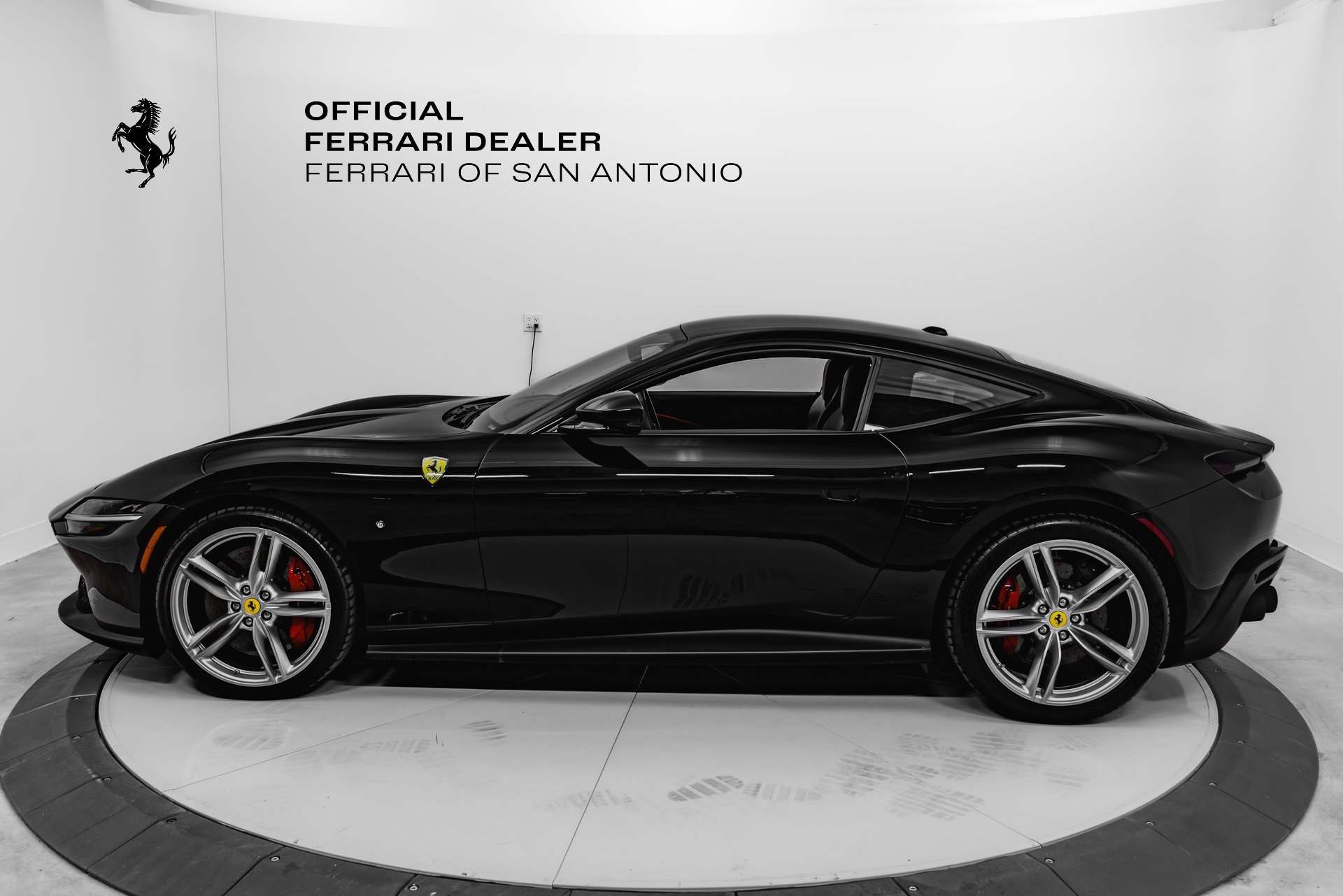 Certified 2024 Ferrari Roma Base image 3