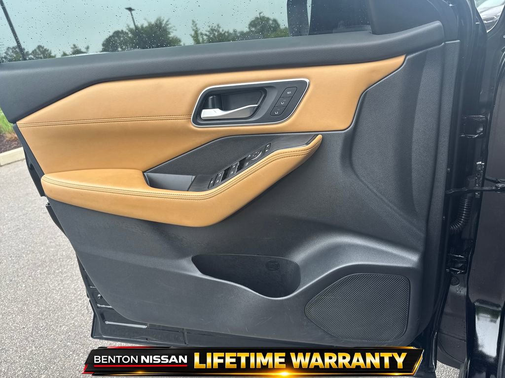 Used 2023 Nissan Rogue Platinum FWD image 11