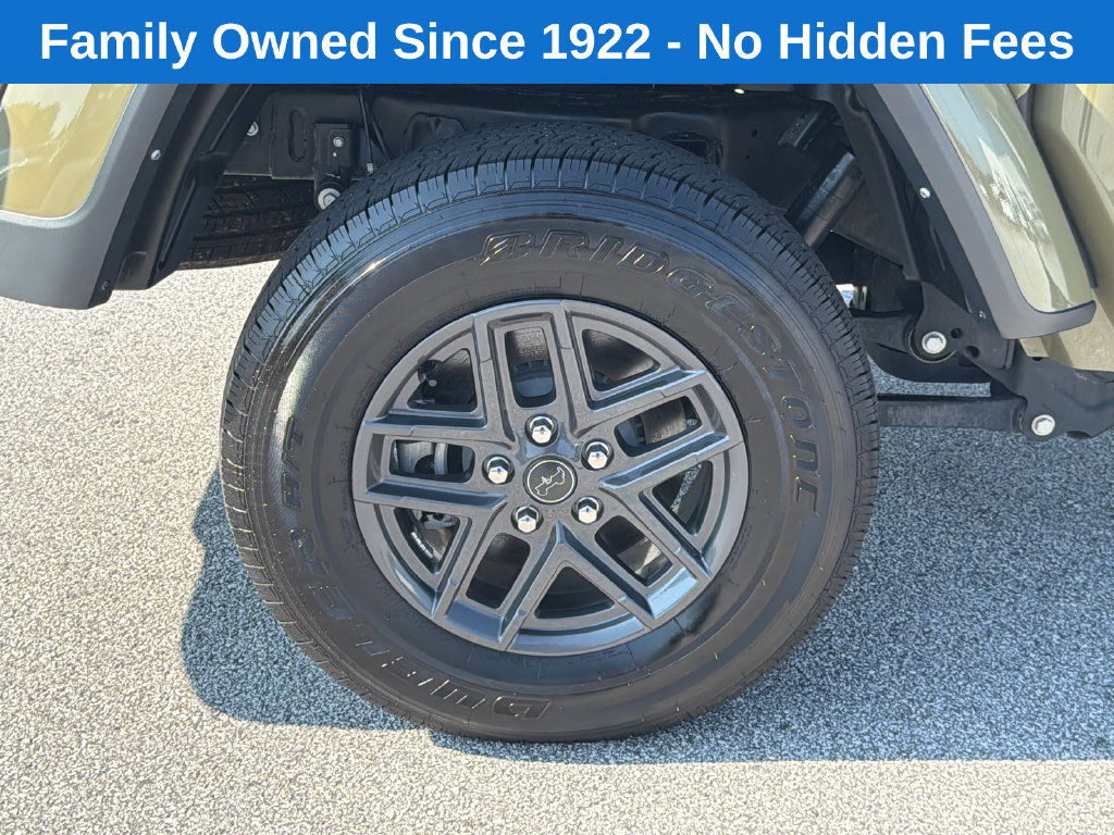Used 2025 Jeep Gladiator Sport AWD/4WD image 17