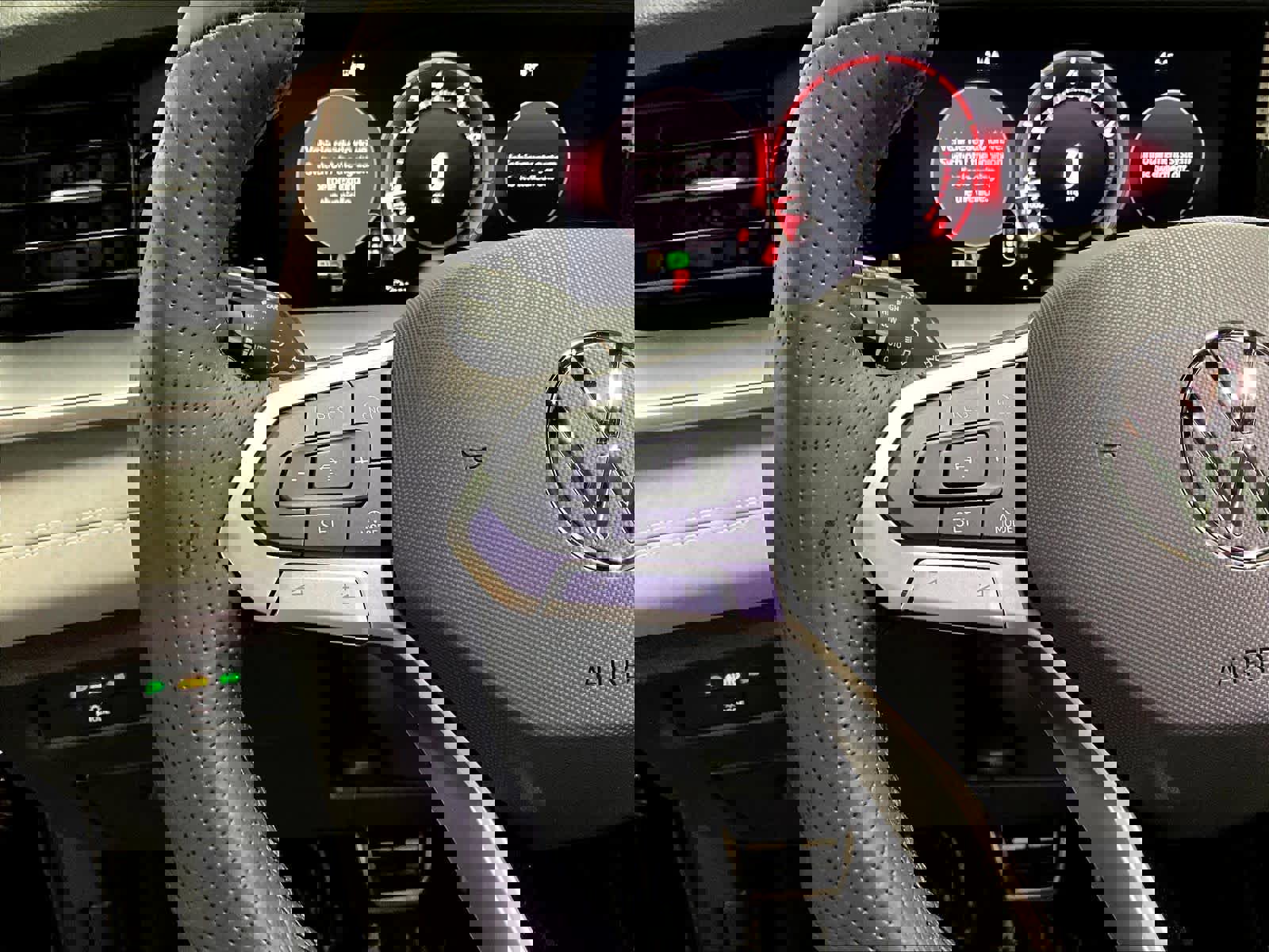 New 2026 Volkswagen Tiguan SE R-Line image 17