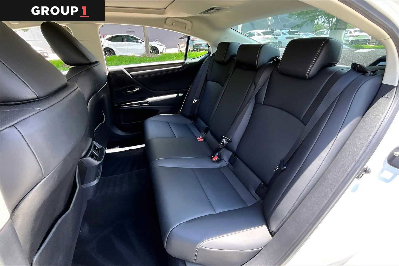 Used 2025 Lexus ES 350 w/ Premium Package FWD image 18