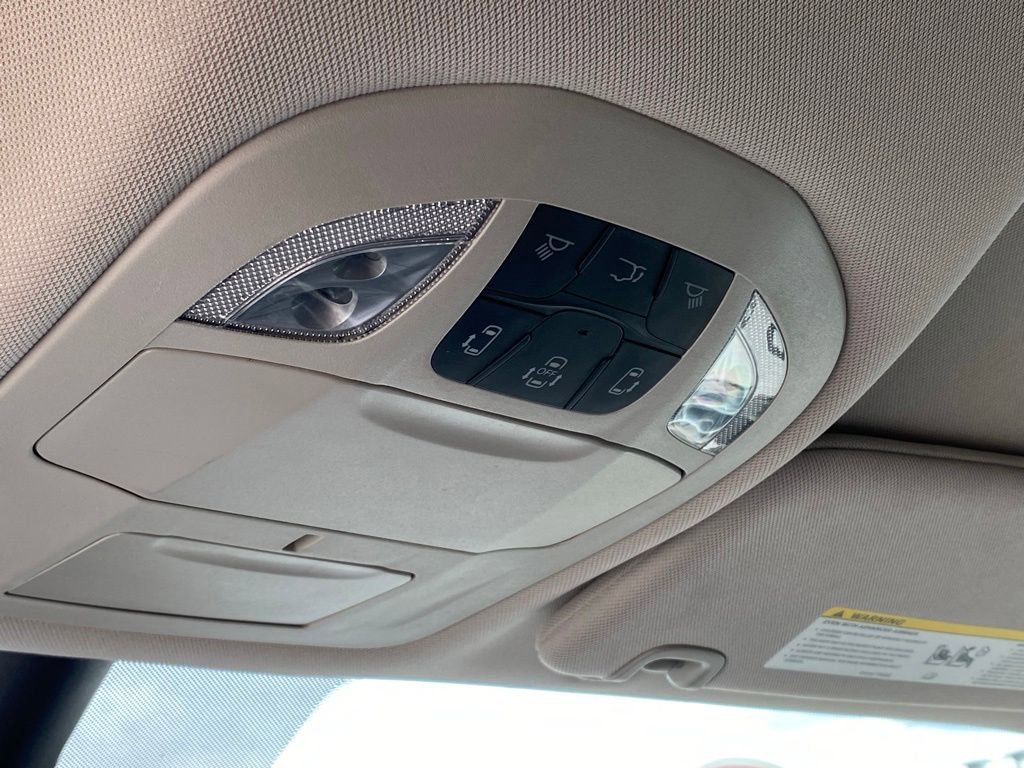 Used 2023 Chrysler Pacifica Touring-L FWD image 22