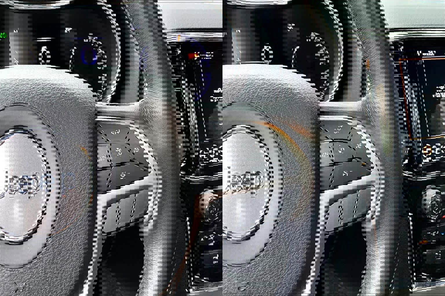 Used 2022 Jeep Grand Cherokee Laredo X image 24