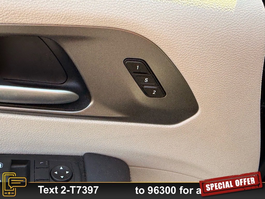 Used 2024 Chrysler Pacifica Touring-L image 16