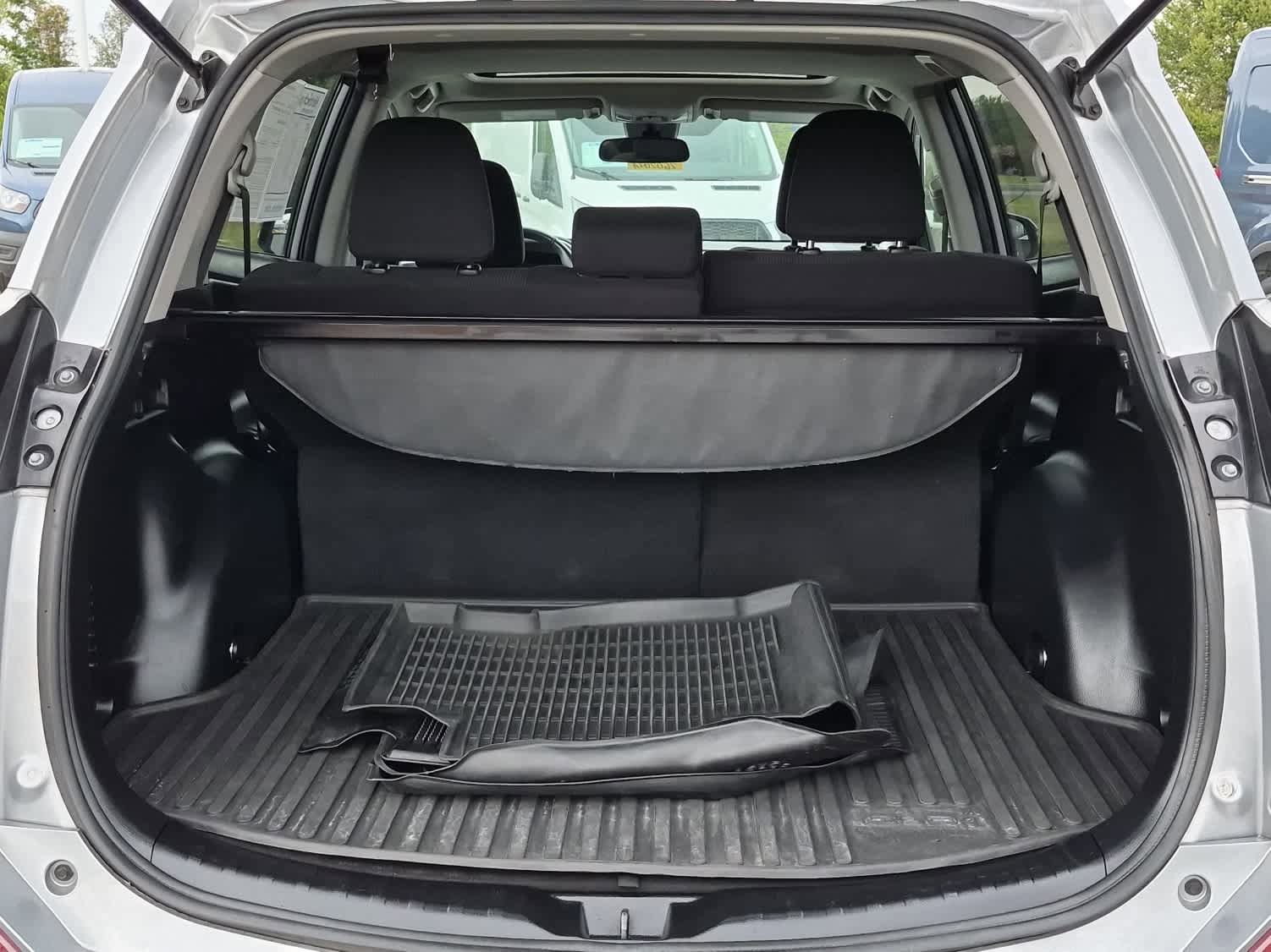 Used 2017 Toyota RAV4 XLE w/ All Weather Liner Package AWD/4WD image 19