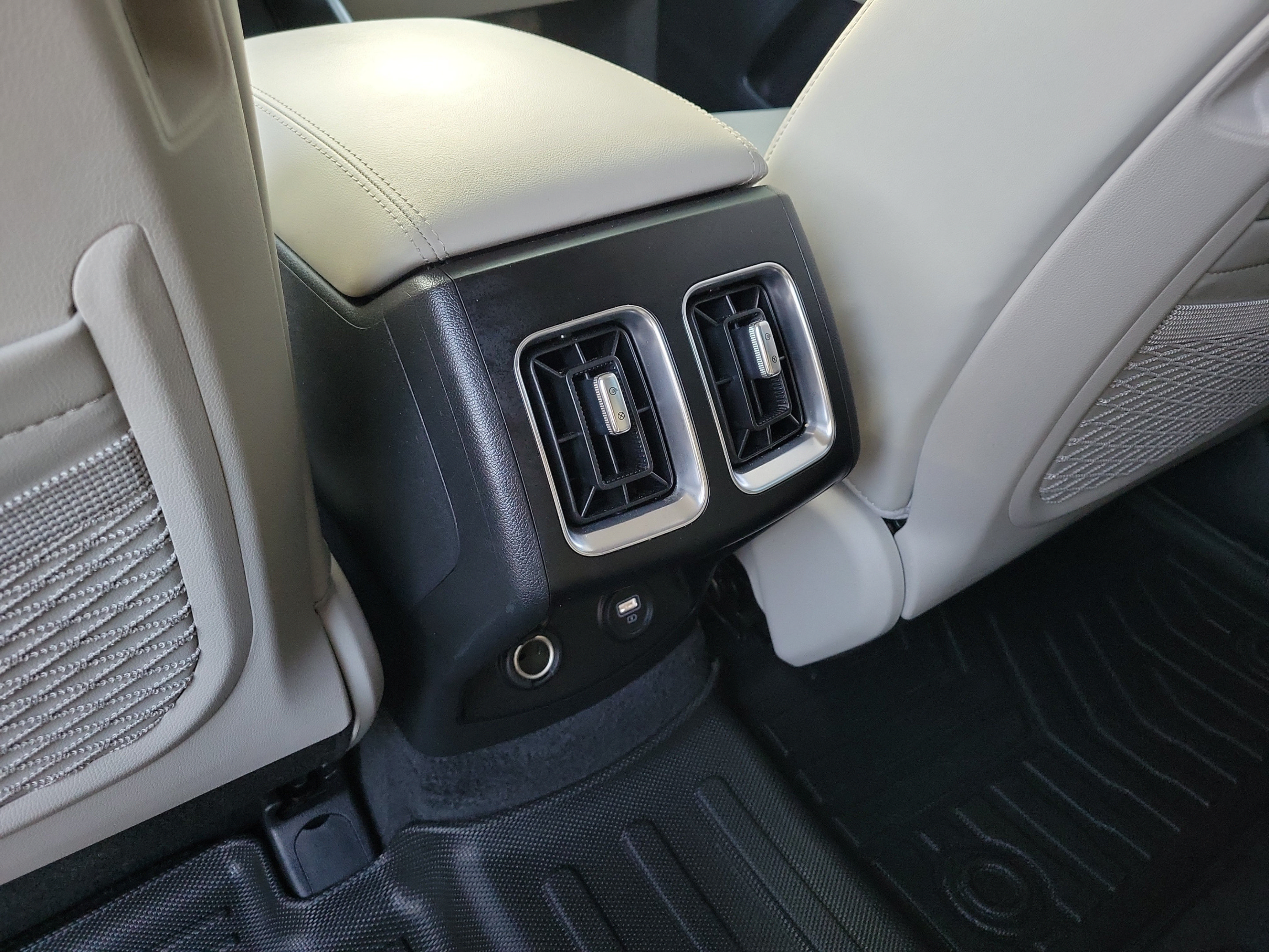 Certified 2023 Kia Sorento X-Line EX AWD/4WD image 12