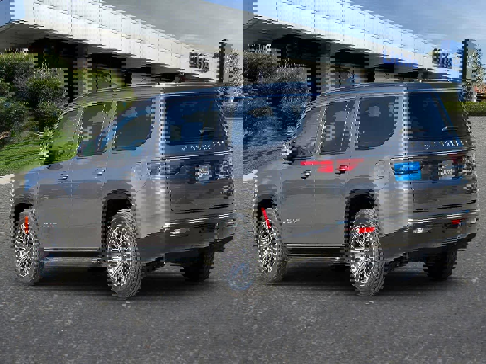 Used 2024 Jeep Wagoneer Series II w/ Flexible Seating Group image 7